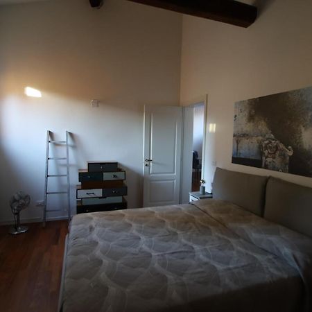 Charme Appartamento Immerso Tra Le Mura Bolognesi Exterior foto